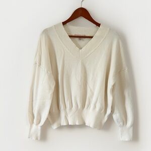 5/$20🎉 Philosophy Cream V-Neck Sweater with Ribbed Details XL